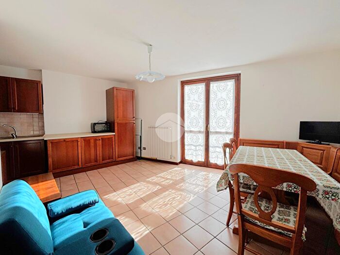 Appartamento trilocale in affitto in Via Valeriana, Vezza DOglio