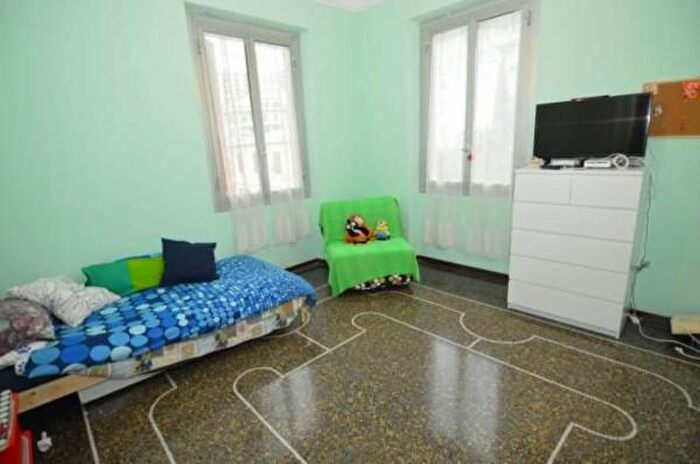 Appartamento trilocale in vendita in Via Borgoratti, Genova