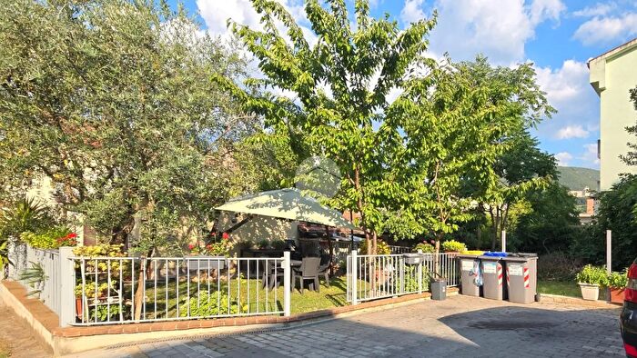 Casa con 6 locali in vendita in Via dei Filosofi, Spoleto