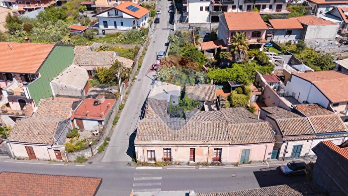 Casa con 10 locali in vendita in Guglielmo Marconi, Nicolosi