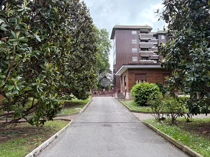 Appartamento quadrilocale in vendita in Via Riccardo Pitteri, Milano