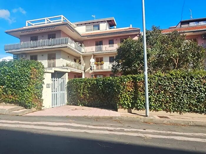 Appartamento trilocale in vendita in Via Dafni, Aci Catena