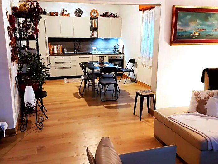 Casa con 8 locali in vendita in Via Cantore, Chions