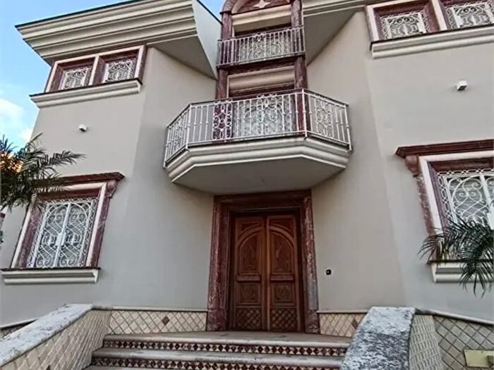 Casa con 7 locali in vendita in Frignano