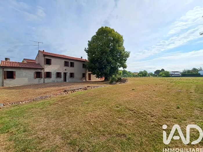 Casa con 7 locali in vendita in Via Volturno, Rovigo
