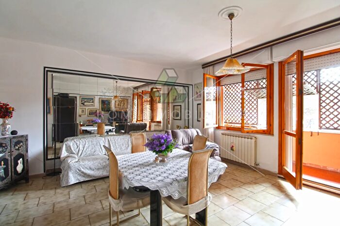 Appartamento quadrilocale in vendita in Via Tazio Nuvolari, Roma