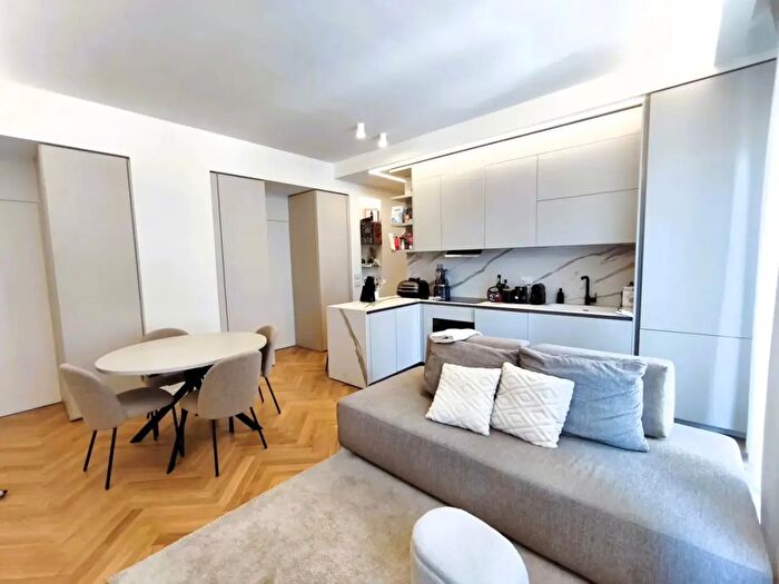 Appartamento trilocale in vendita in Viale Misurata, Milano