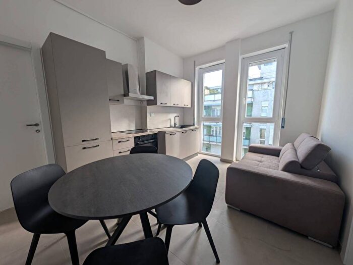 Appartamento trilocale in affitto in Via Friuli, Porta Romana Medaglie d'Oro, Milano