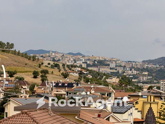 Appartamento trilocale in affitto in Via Aquileia, Santa Maria, Catanzaro