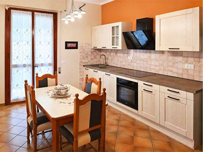 Appartamento con 6 locali in affitto in Via Vecchia Pesciatina, San Vito, Lucca