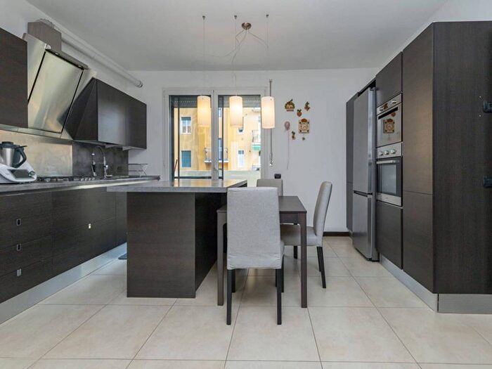 Appartamento trilocale in affitto in Via Antonio Pianella, San Siro, Milano