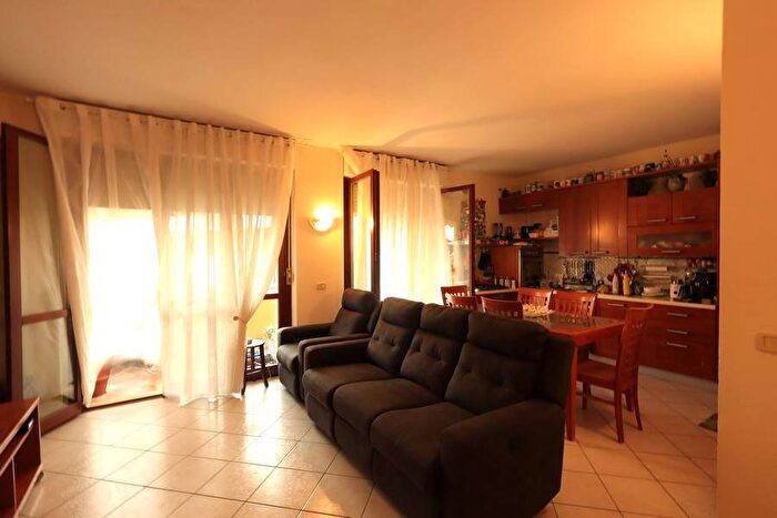 Appartamento con 6 locali in vendita in Via Enzo Ferrari, Centro, Sinalunga