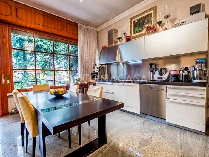 Casa con 11 locali in vendita in Via l Settembrini, San Giovanni Lupatoto