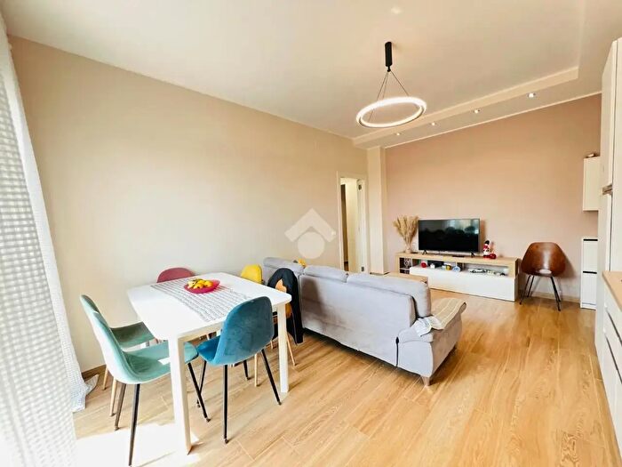 Appartamento trilocale in vendita in Piazza Guglielmo Miani, Milano