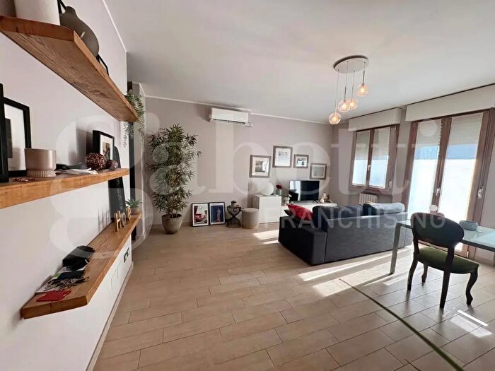 Appartamento quadrilocale in vendita in Via Cantiere, Cremona