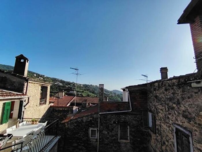 Casa con 6 locali in vendita in Via Giuseppe Guglielmi, Vallebona