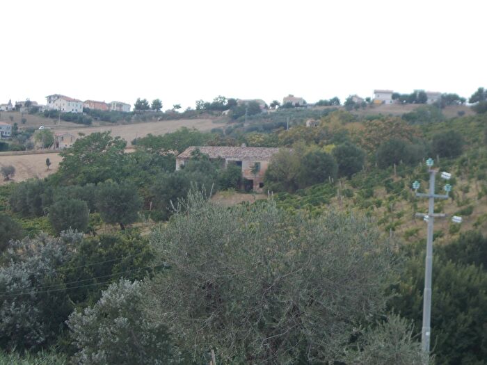 Casa con 5 locali in vendita in Colonnella