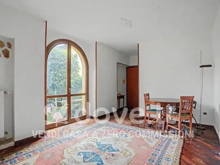 Appartamento trilocale in vendita in Via Villa Angioletta, Usmate Velate