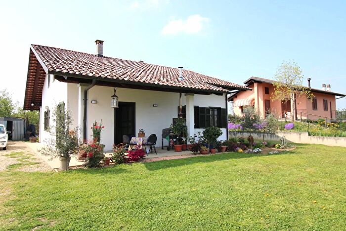 Appartamento con 5 locali in vendita in Santo Stefano Roero