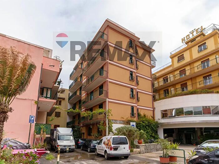 Appartamento bilocale in vendita in Via Nazionale, Sant'Alessio Siculo