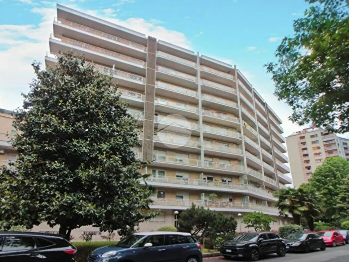 Appartamento quadrilocale in vendita in Via Villadeati, Torino