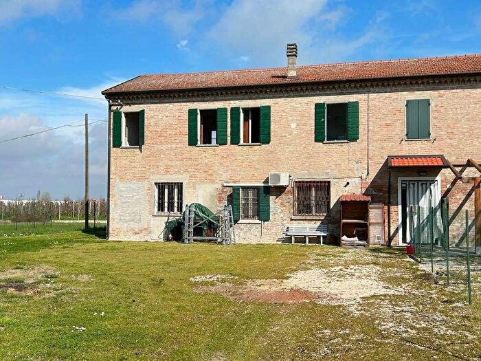 Casa quadrilocale in vendita in Via Imperiale, Ferrara