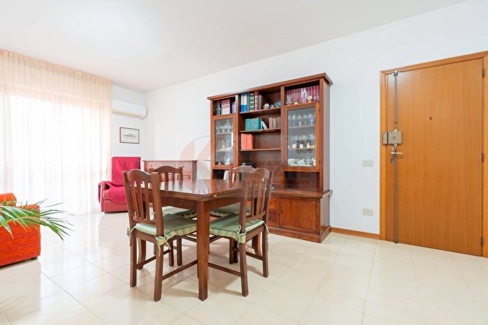 Appartamento trilocale in vendita in Via Bazzoni, Porto Torres