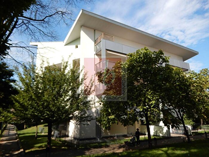 Appartamento trilocale in affitto in Via Martiri della Libertà, Laveno, LavenoMombello