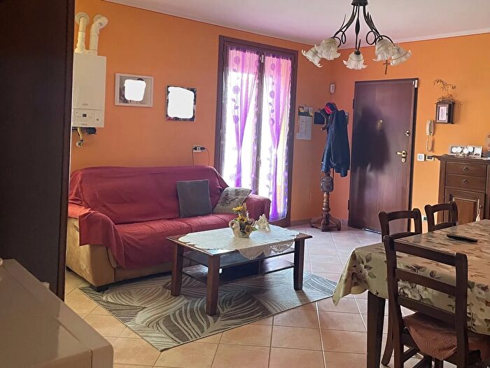 Casa con 5 locali in vendita in Pegognaga