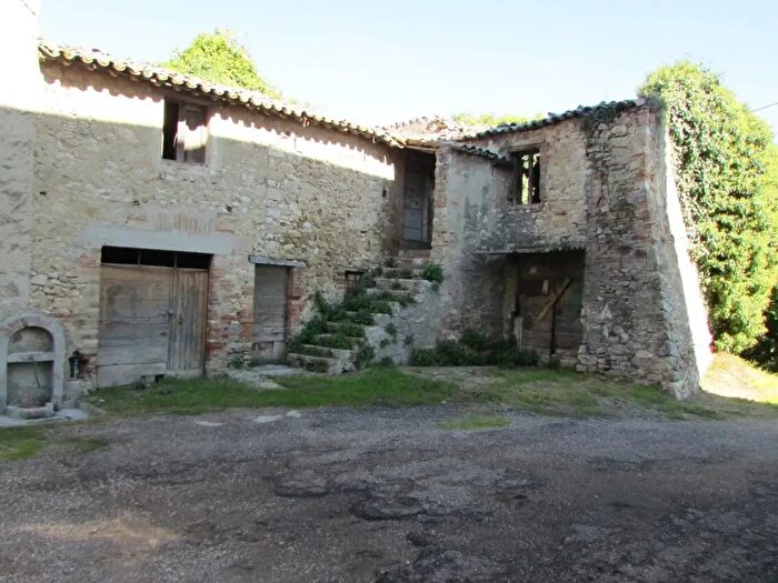 Casa con 12 locali in vendita in Todi