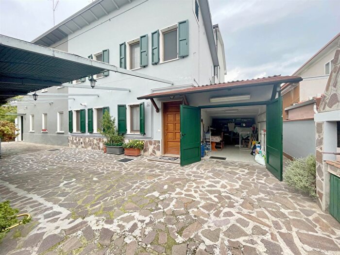 Casa trilocale in vendita in Borgo Virgilio