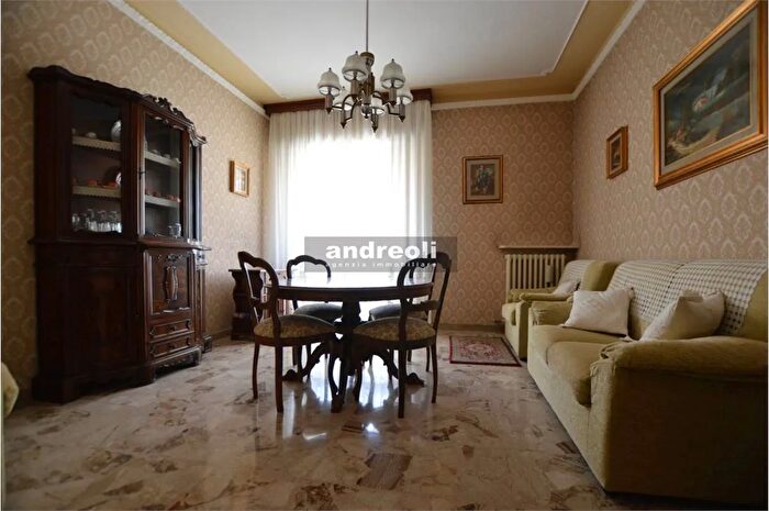 Appartamento con 6 locali in vendita in Santa Maria Nuova