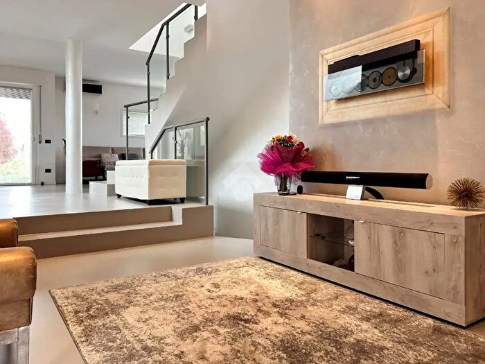 Casa con 6 locali in vendita in Via Giovanni da Lignano, San Marino