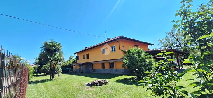 Casa con 12 locali in vendita in Piossasco