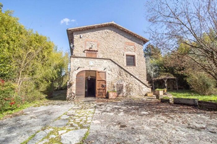 Casa con 6 locali in vendita in Strada di Colle Massimiano, Palombara Sabina