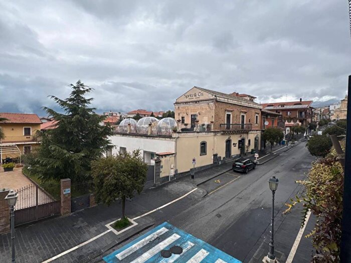 Appartamento trilocale in affitto in Via Vittorio Emanuele II, Centro, Belpasso