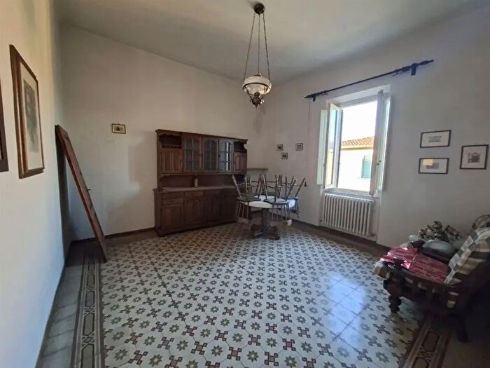 Appartamento con 5 locali in vendita in Bucine