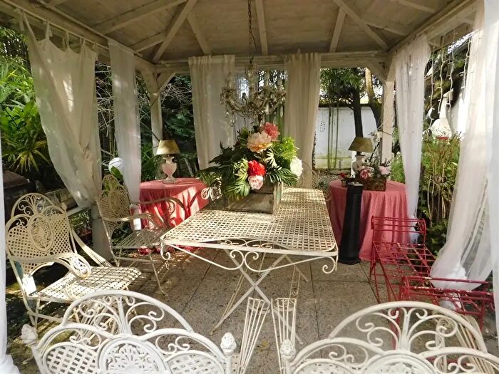 Casa con 8 locali in vendita in Samarate