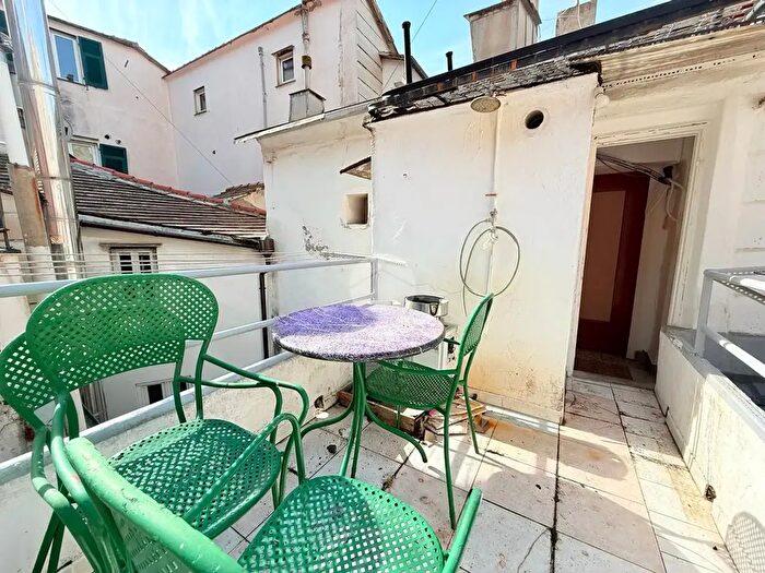 Appartamento trilocale in vendita in Salita di S Paolo, Genova