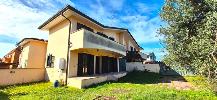 Casa quadrilocale in vendita in Via Botticelli, Anzio