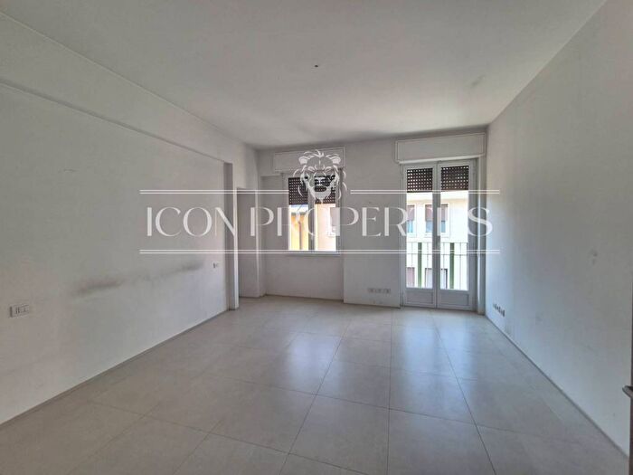 Appartamento quadrilocale in affitto in Via Felice Cavallotti, Borgogna Largo Augusto, Milano