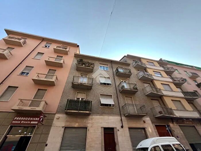 Appartamento trilocale in vendita in Via Carlo Capelli, Torino