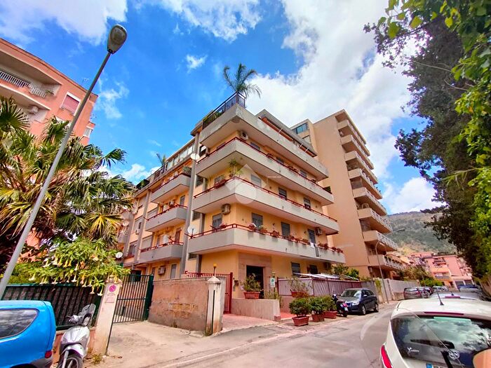 Appartamento bilocale in affitto in Via Fondo Trapani, Palermo