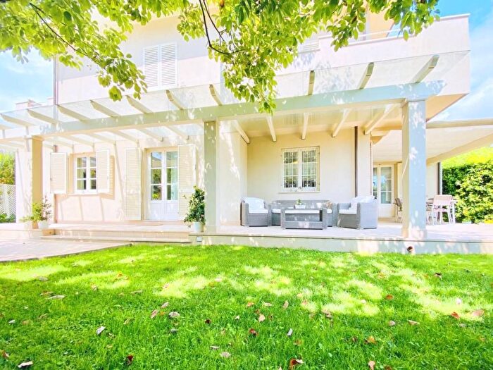 Casa con 6 locali in affitto in Via della Barbiera, Centro, Forte dei Marmi