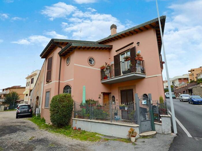 Casa quadrilocale in affitto in Via Reatina, Centro, Mentana