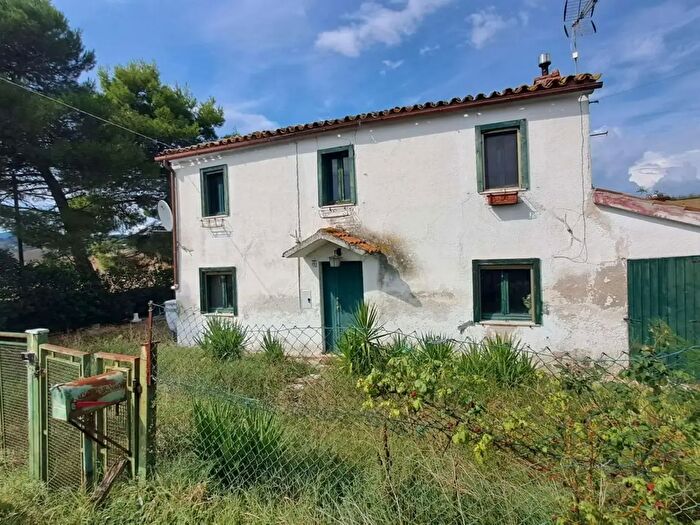 Casa con 6 locali in vendita in Frazione Ripalta, Arcevia