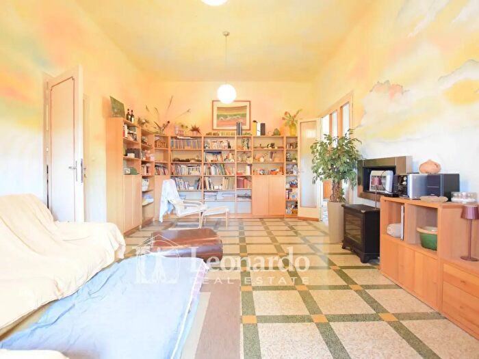 Appartamento con 9 locali in vendita in Via Aurelia Sud, Viareggio