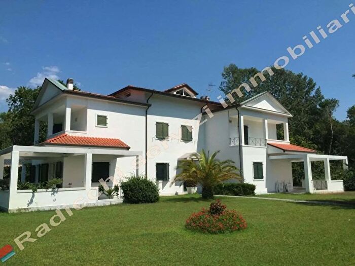 Casa con 5 locali in vendita in Via Ammiraglio Morin a, Forte Dei Marmi