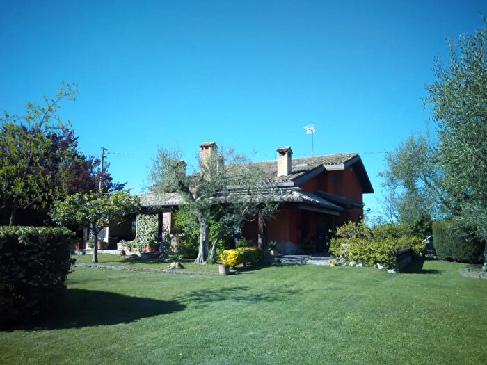 Casa con 8 locali in vendita in Fano