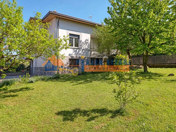 Casa trilocale in vendita in Via Bregana, Solbiate Arno